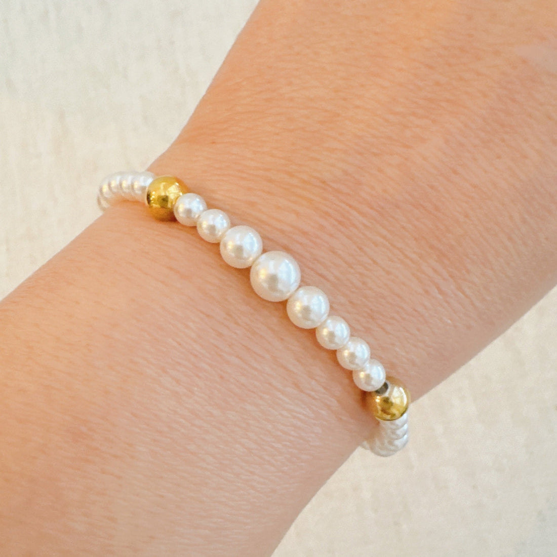 18K gold plate Beaded and pearl Stretch Bracelet.