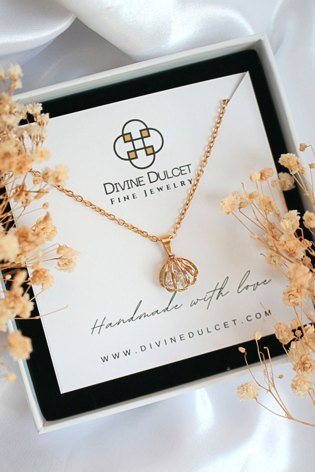 24k gold plated Ocean Treasure Seashell Diamond Necklace